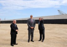 İlham Əliyev Bakı-Ələt avtomobil yolunun 2-4-cü kilometrliyində həyata keçirilən inşaat işlərinin gedişi ilə tanış olub(FOTO)